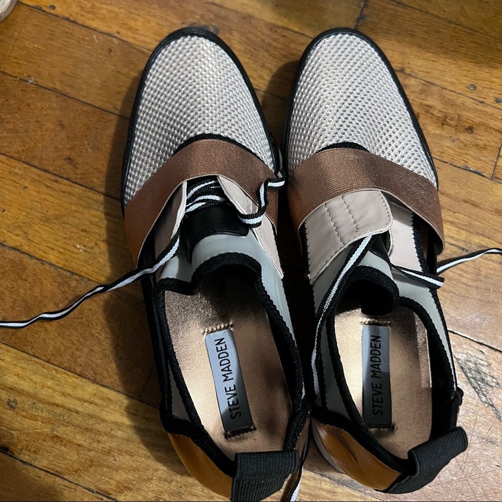 Steve Madden 11 US.  Sneakers